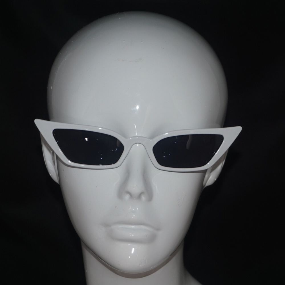 Black Small cat eye sunglasses 🕶 All eyewear 3 for $30 - Picture 2 of 2